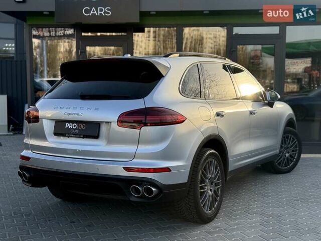 Порше Каен 2017 в Киеве на Automoto.ua Серый Порше Каен, объемом двигателя 3.6 л и пробегом 130 тыс. км за 33999 $, фото 10 на Automoto.ua