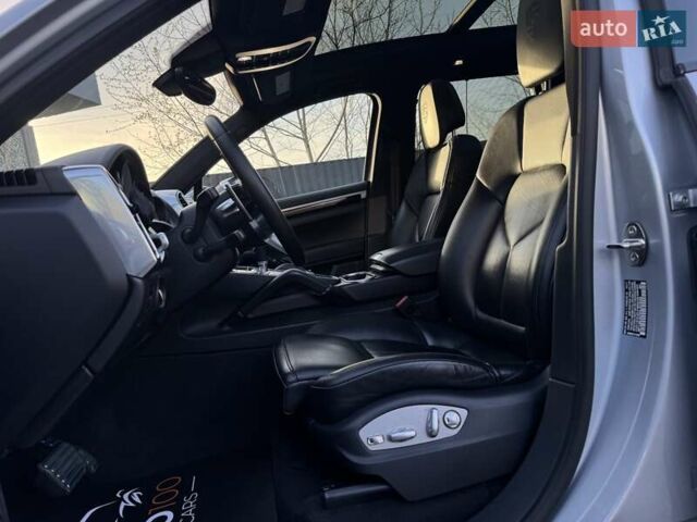 Порше Каен 2017 в Киеве на Automoto.ua Серый Порше Каен, объемом двигателя 3.6 л и пробегом 130 тыс. км за 33999 $, фото 27 на Automoto.ua