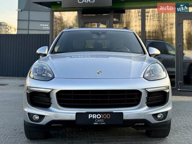 Порше Каен 2017 в Киеве на Automoto.ua Серый Порше Каен, объемом двигателя 3.6 л и пробегом 130 тыс. км за 33999 $, фото 3 на Automoto.ua