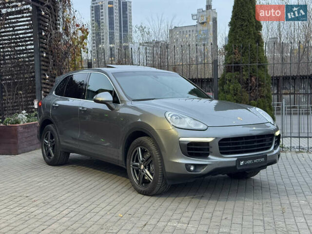 Сірий Порше Cayenne, об'ємом двигуна 3.6 л та пробігом 61 тис. км за 29900 $, фото 2 на Automoto.ua