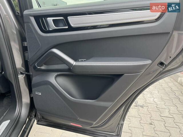 Сірий Порше Cayenne, об'ємом двигуна 2.89 л та пробігом 180 тис. км за 57500 $, фото 20 на Automoto.ua