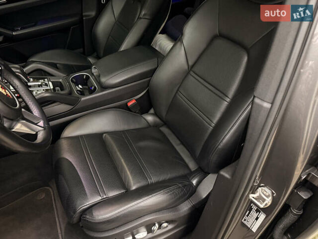 Серый Порше Каен, объемом двигателя 2.89 л и пробегом 59 тыс. км за 57000 $, фото 19 на Automoto.ua