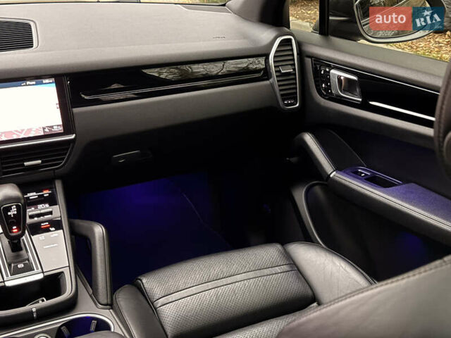 Серый Порше Каен, объемом двигателя 2.89 л и пробегом 59 тыс. км за 57000 $, фото 21 на Automoto.ua