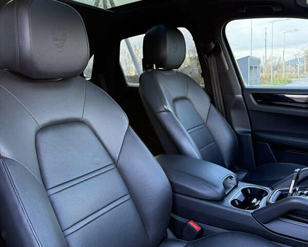 Сірий Порше Cayenne, об'ємом двигуна 3 л та пробігом 119 тис. км за 46000 $, фото 13 на Automoto.ua