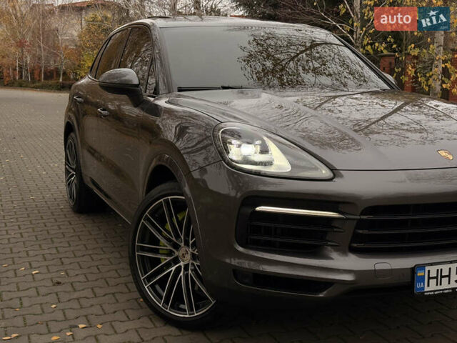 Серый Порше Каен, объемом двигателя 2.89 л и пробегом 59 тыс. км за 57000 $, фото 2 на Automoto.ua