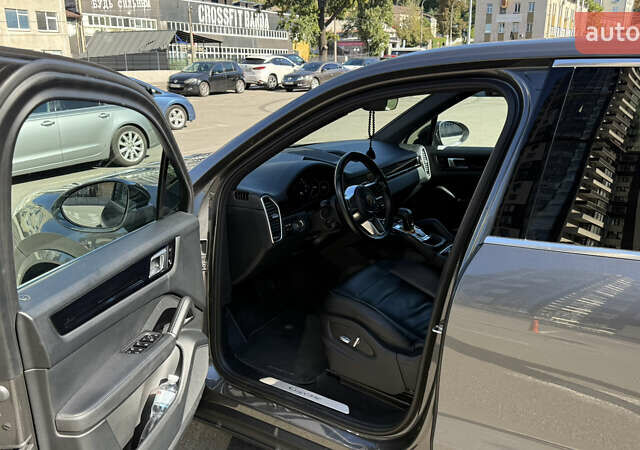 Сірий Порше Cayenne, об'ємом двигуна 3 л та пробігом 80 тис. км за 51000 $, фото 9 на Automoto.ua