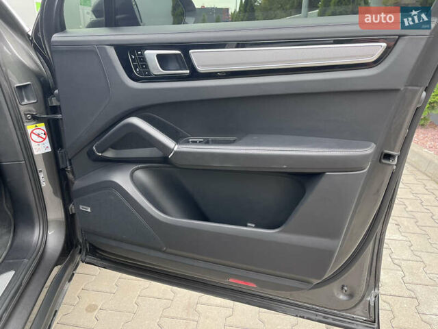 Сірий Порше Cayenne, об'ємом двигуна 2.89 л та пробігом 180 тис. км за 57500 $, фото 16 на Automoto.ua