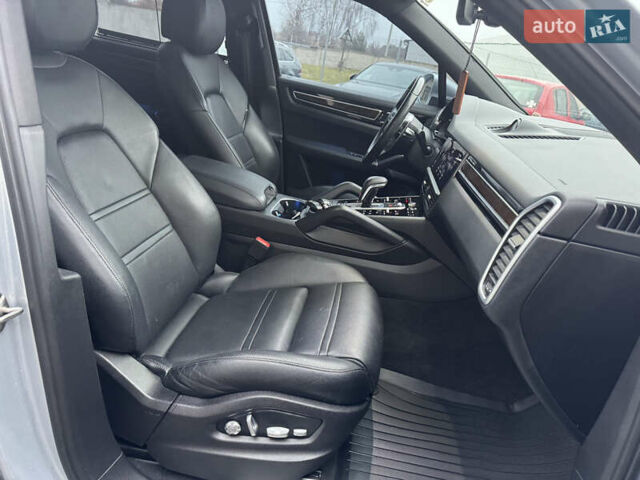 Сірий Порше Cayenne, об'ємом двигуна 3 л та пробігом 149 тис. км за 39300 $, фото 45 на Automoto.ua