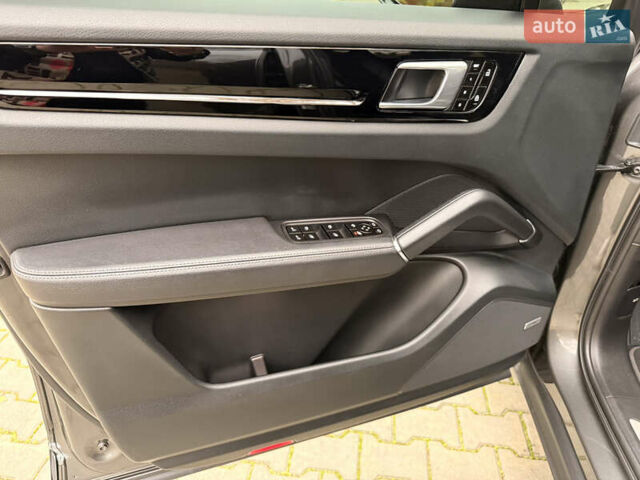 Серый Порше Каен, объемом двигателя 2.89 л и пробегом 59 тыс. км за 57000 $, фото 26 на Automoto.ua