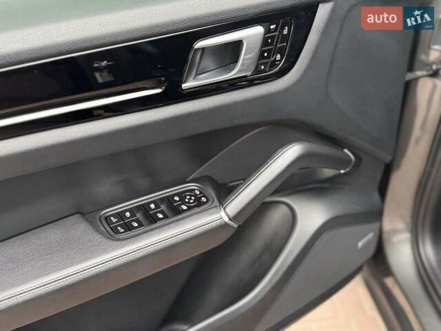 Порше Каен 2018 в Одессе на Automoto.ua Серый Порше Каен, объемом двигателя 2.89 л и пробегом 59 тыс. км за 49900 $, фото 15 на Automoto.ua