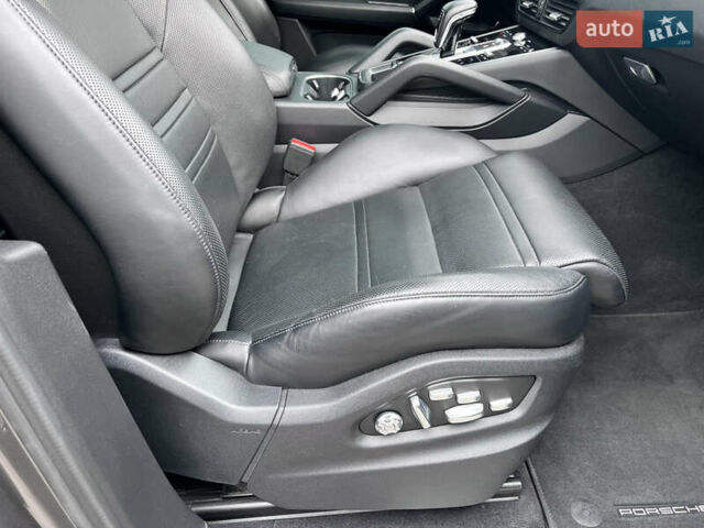 Сірий Порше Cayenne, об'ємом двигуна 2.89 л та пробігом 180 тис. км за 57500 $, фото 15 на Automoto.ua