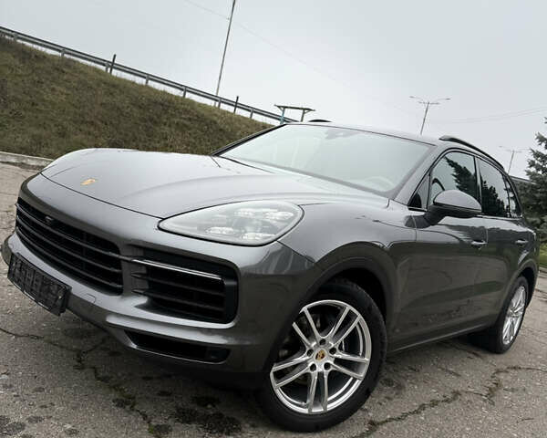 Серый Порше Каен, объемом двигателя 3 л и пробегом 60 тыс. км за 60500 $, фото 3 на Automoto.ua