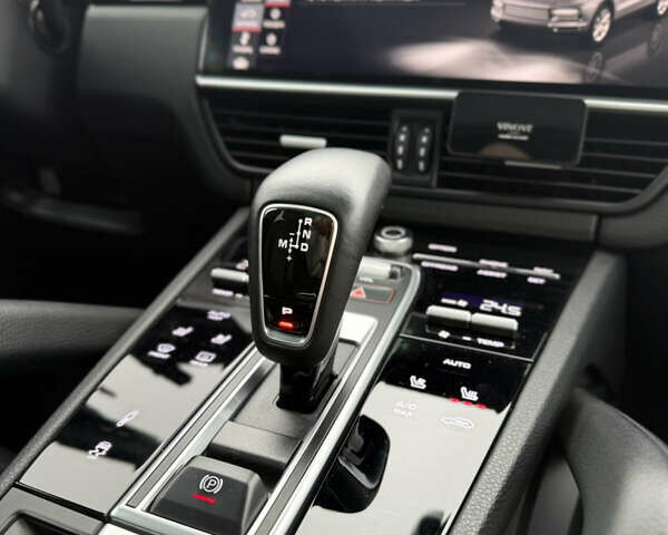 Серый Порше Каен, объемом двигателя 3 л и пробегом 60 тыс. км за 60500 $, фото 38 на Automoto.ua