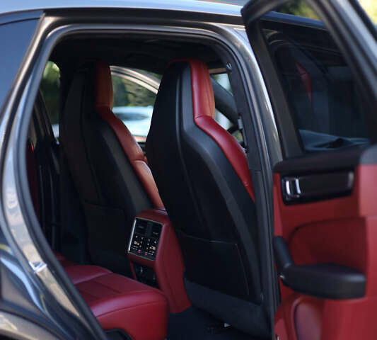 Порше Каен 2018 в Ужгороде на Automoto.ua Серый Порше Каен, объемом двигателя 4 л и пробегом 89 тыс. км за 69000 $, фото 9 на Automoto.ua