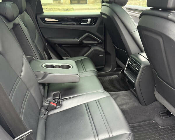 Серый Порше Каен, объемом двигателя 3 л и пробегом 60 тыс. км за 60500 $, фото 46 на Automoto.ua