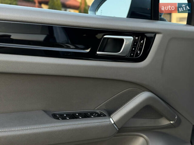 Серый Порше Каен, объемом двигателя 3 л и пробегом 78 тыс. км за 59999 $, фото 18 на Automoto.ua