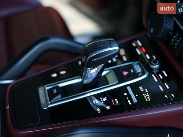 Порше Каен 2018 в Ужгороде на Automoto.ua Серый Порше Каен, объемом двигателя 4 л и пробегом 89 тыс. км за 69000 $, фото 7 на Automoto.ua