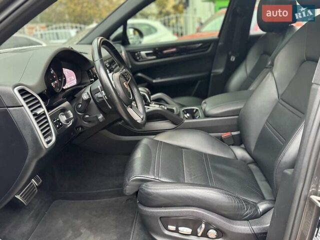 Порше Каен 2018 в Одессе на Automoto.ua Серый Порше Каен, объемом двигателя 2.89 л и пробегом 59 тыс. км за 49900 $, фото 18 на Automoto.ua