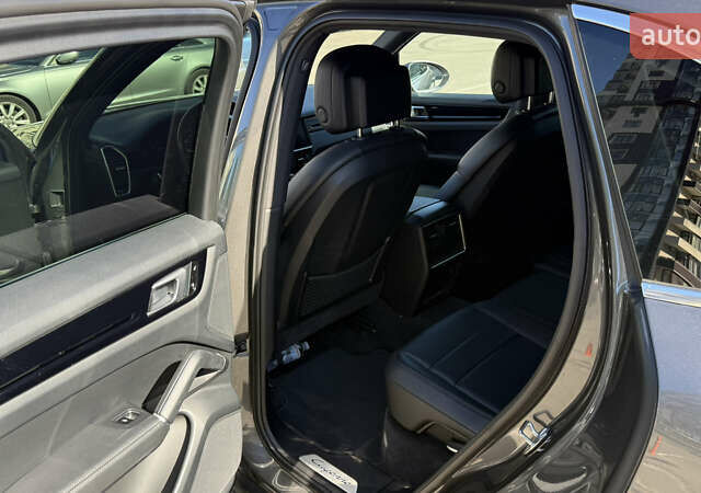 Сірий Порше Cayenne, об'ємом двигуна 3 л та пробігом 80 тис. км за 51000 $, фото 10 на Automoto.ua