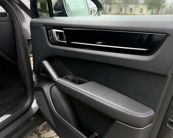 Серый Порше Каен, объемом двигателя 3 л и пробегом 60 тыс. км за 60500 $, фото 50 на Automoto.ua