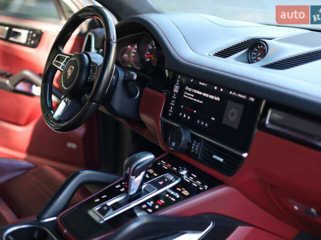 Порше Каен 2018 в Ужгороде на Automoto.ua Серый Порше Каен, объемом двигателя 4 л и пробегом 89 тыс. км за 69000 $, фото 4 на Automoto.ua