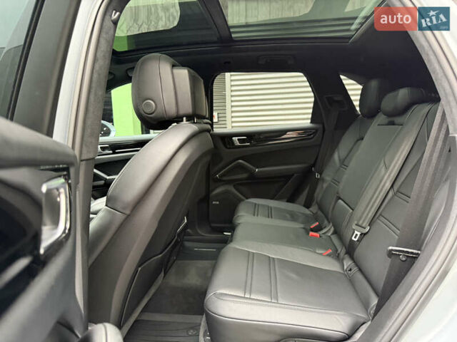 Серый Порше Каен, объемом двигателя 2.9 л и пробегом 37 тыс. км за 67000 $, фото 25 на Automoto.ua