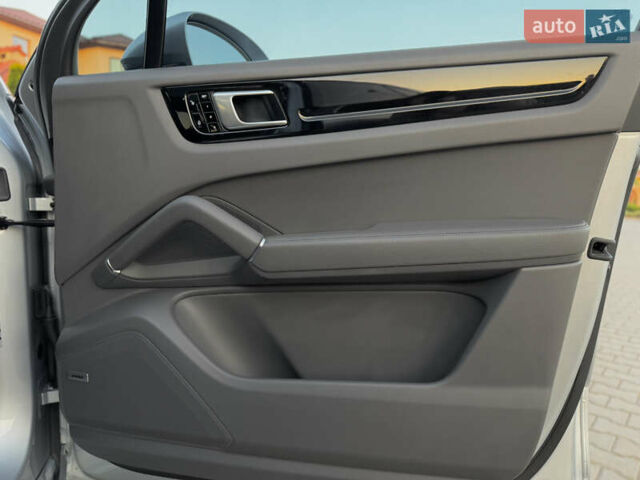 Серый Порше Каен, объемом двигателя 3 л и пробегом 78 тыс. км за 59999 $, фото 36 на Automoto.ua