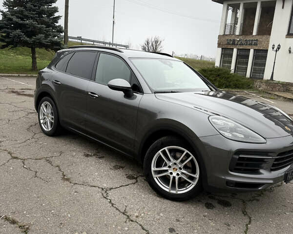 Серый Порше Каен, объемом двигателя 3 л и пробегом 60 тыс. км за 60500 $, фото 2 на Automoto.ua