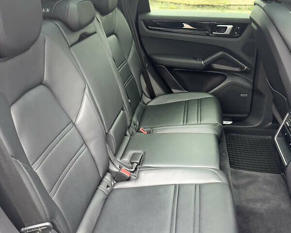 Серый Порше Каен, объемом двигателя 3 л и пробегом 60 тыс. км за 60500 $, фото 48 на Automoto.ua