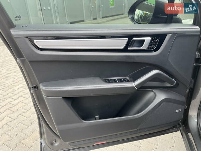 Сірий Порше Cayenne, об'ємом двигуна 2.89 л та пробігом 180 тис. км за 57500 $, фото 8 на Automoto.ua