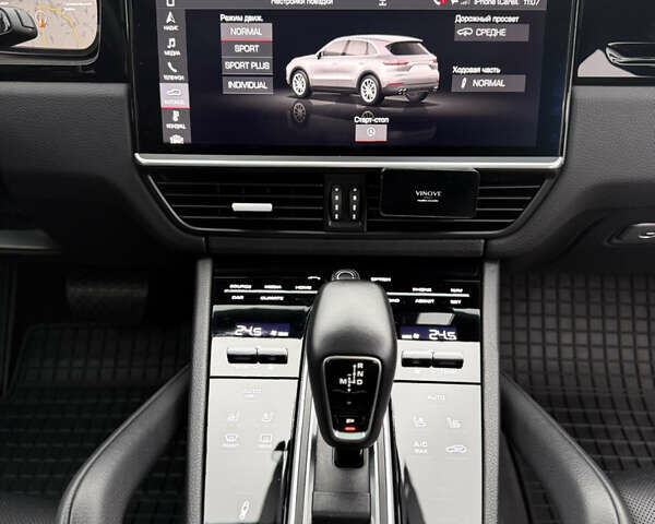 Серый Порше Каен, объемом двигателя 3 л и пробегом 60 тыс. км за 60500 $, фото 30 на Automoto.ua