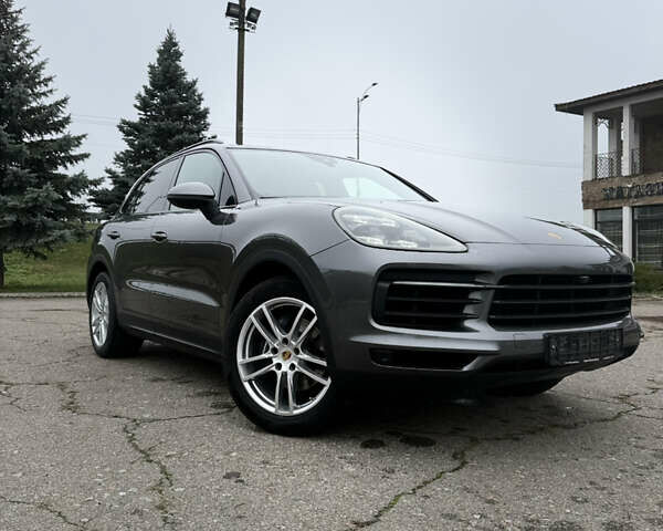 Серый Порше Каен, объемом двигателя 3 л и пробегом 60 тыс. км за 60500 $, фото 1 на Automoto.ua