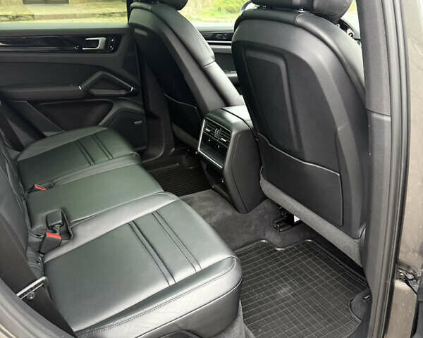 Серый Порше Каен, объемом двигателя 3 л и пробегом 60 тыс. км за 60500 $, фото 49 на Automoto.ua