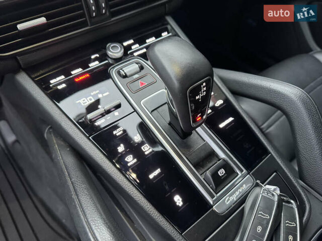 Сірий Порше Cayenne, об'ємом двигуна 3 л та пробігом 149 тис. км за 39300 $, фото 32 на Automoto.ua