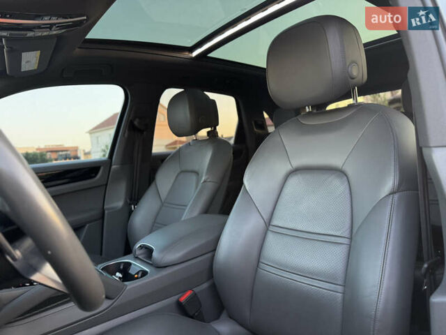 Серый Порше Каен, объемом двигателя 3 л и пробегом 78 тыс. км за 59999 $, фото 22 на Automoto.ua