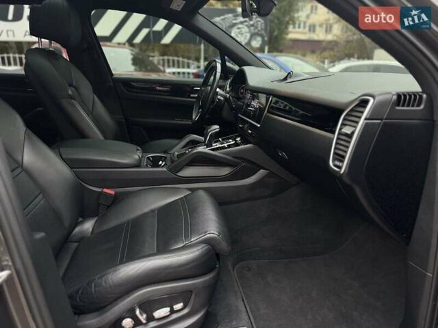 Порше Каен 2018 в Одессе на Automoto.ua Серый Порше Каен, объемом двигателя 2.89 л и пробегом 59 тыс. км за 49900 $, фото 13 на Automoto.ua