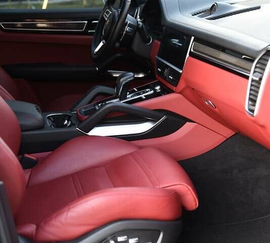Сірий Порше Cayenne, об'ємом двигуна 4 л та пробігом 64 тис. км за 89000 $, фото 23 на Automoto.ua