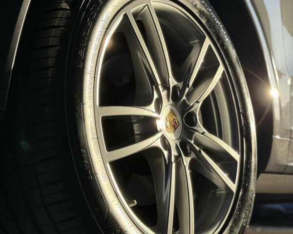 Серый Порше Каен, объемом двигателя 3 л и пробегом 75 тыс. км за 62000 $, фото 10 на Automoto.ua