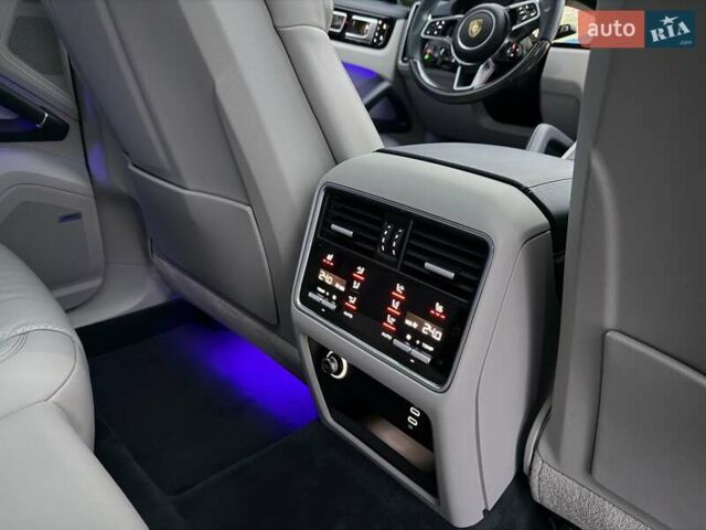 Сірий Порше Cayenne, об'ємом двигуна 2.89 л та пробігом 90 тис. км за 83500 $, фото 41 на Automoto.ua