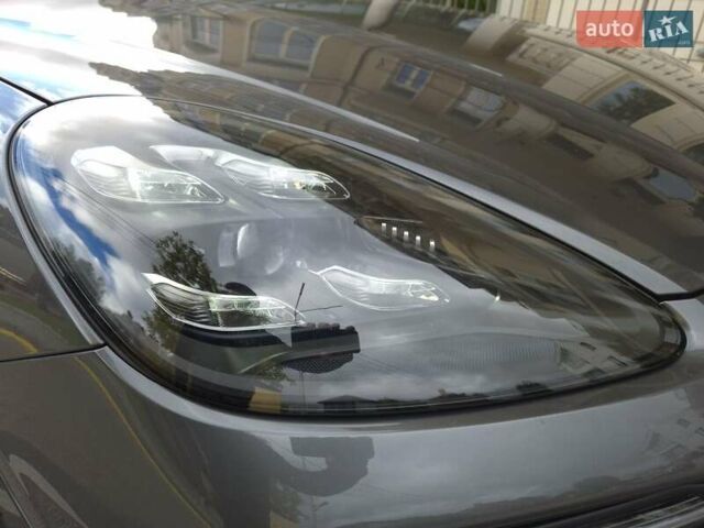 Серый Порше Каен, объемом двигателя 3 л и пробегом 115 тыс. км за 85000 $, фото 5 на Automoto.ua