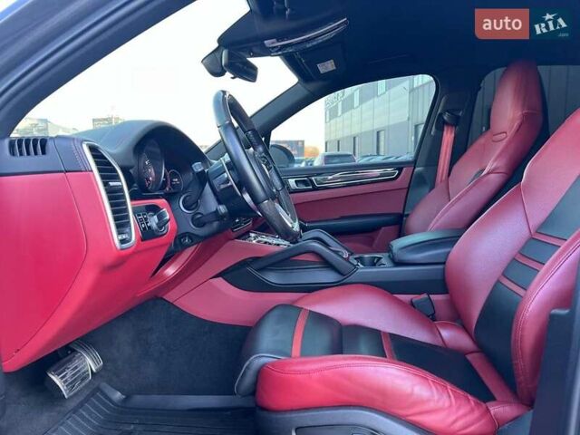 Серый Порше Каен, объемом двигателя 2.9 л и пробегом 88 тыс. км за 70990 $, фото 21 на Automoto.ua