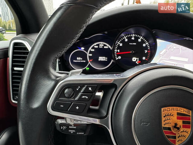 Порше Cayenne 2019 у Києві на Automoto.ua Сірий Порше Cayenne, об'ємом двигуна 3 л та пробігом 86 тис. км за 54999 $, фото 50 на Automoto.ua