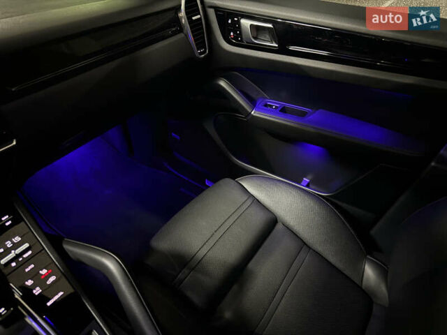 Серый Порше Каен, объемом двигателя 2.9 л и пробегом 32 тыс. км за 64000 $, фото 43 на Automoto.ua