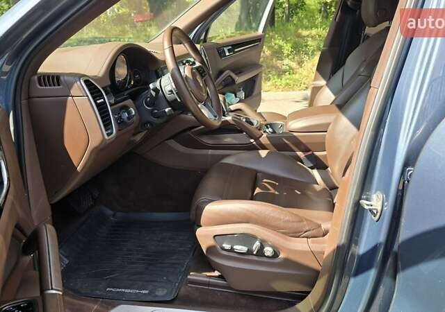 Серый Порше Каен, объемом двигателя 3 л и пробегом 101 тыс. км за 55000 $, фото 16 на Automoto.ua