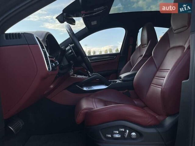 Сірий Порше Cayenne, об'ємом двигуна 4 л та пробігом 76 тис. км за 155 $, фото 24 на Automoto.ua