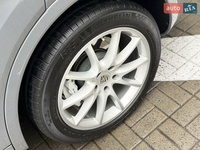 Серый Порше Каен, объемом двигателя 2.9 л и пробегом 32 тыс. км за 64000 $, фото 44 на Automoto.ua