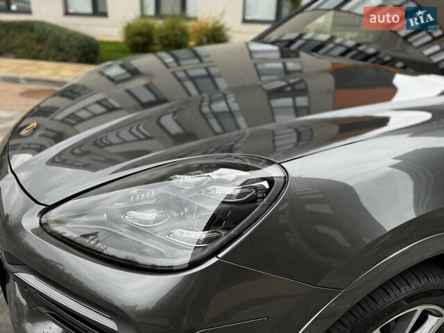 Порше Cayenne 2019 у Києві на Automoto.ua Сірий Порше Cayenne, об'ємом двигуна 3 л та пробігом 86 тис. км за 54999 $, фото 3 на Automoto.ua