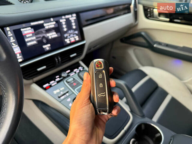 Сірий Порше Cayenne, об'ємом двигуна 3 л та пробігом 168 тис. км за 46467 $, фото 47 на Automoto.ua