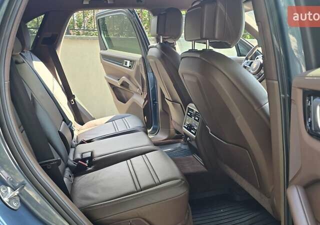 Серый Порше Каен, объемом двигателя 3 л и пробегом 101 тыс. км за 55000 $, фото 25 на Automoto.ua