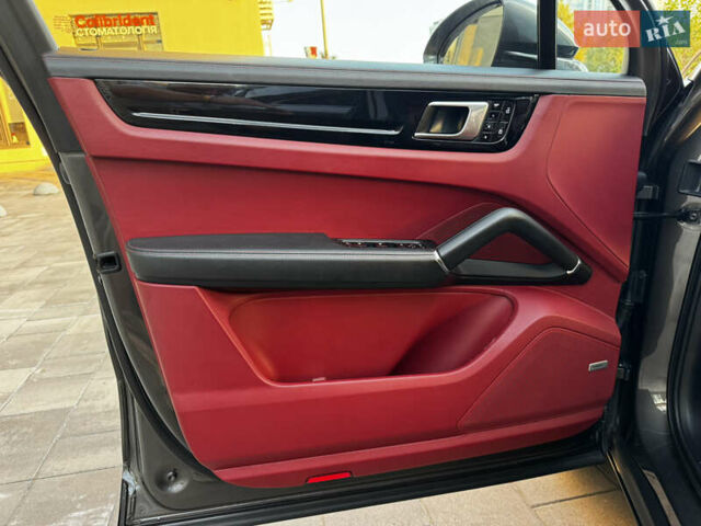 Сірий Порше Cayenne, об'ємом двигуна 3 л та пробігом 86 тис. км за 55700 $, фото 14 на Automoto.ua